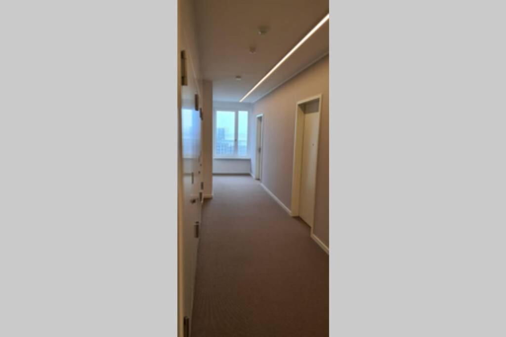 Studio Apartment Uber Den Wolken 베를린 외부 사진